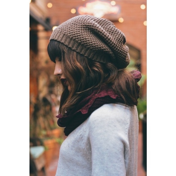 ❗️LAST ONE❗️🆑 Slouchy Knit Beanie - Picture 5 of 5